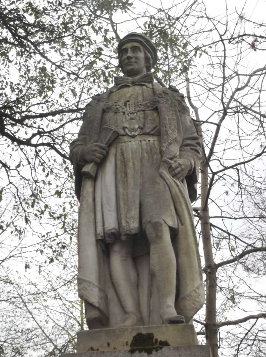 Statue+of+Sir+Thomas+White+in+Coventry